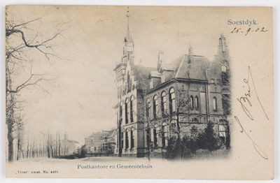 18075 Gezicht op het gemeentehuis annex postkantoor en politiebureau aan de Steenhoffstraat te Soestdijk (gemeente Soest).